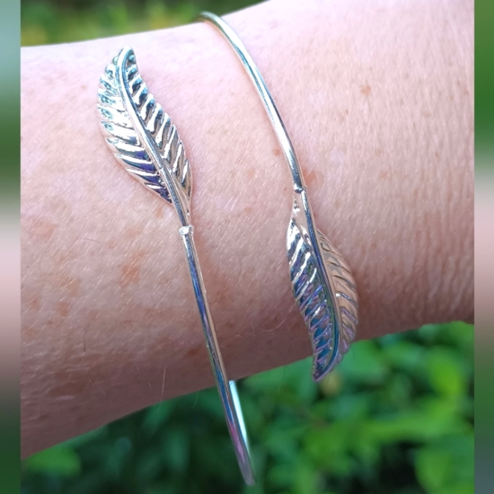 🎈3 for $10🎈NWOT Silvertone Bracelet